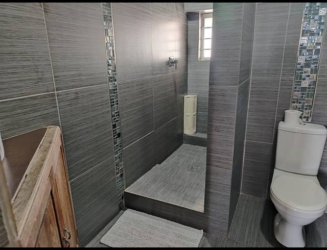 2.5 BEDROOM FLAT FOR SALE IN SOUTH BEACH